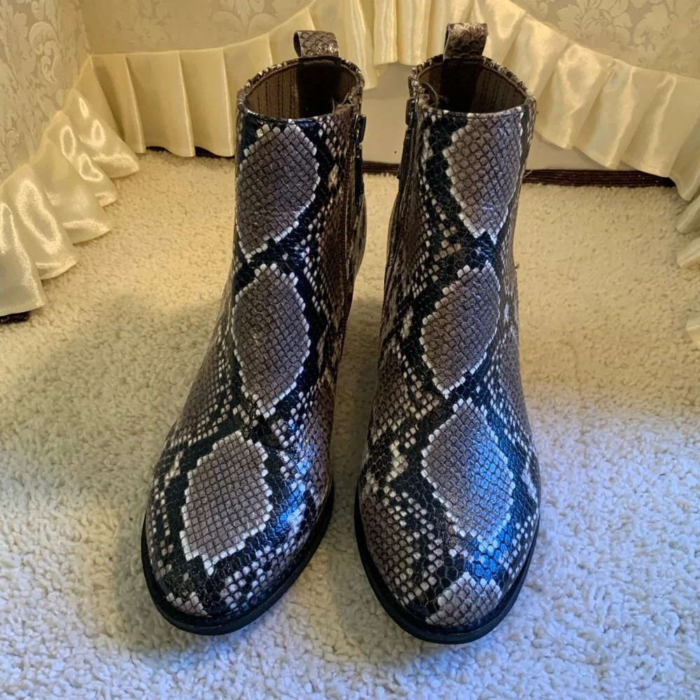 BLONDO WATERPROOF WOMENS LEATHER REPTILE PRINT ANKEL BOOTS